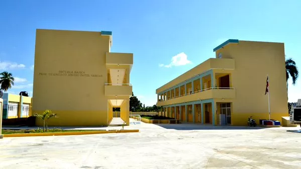 Presidente Danilo Medina inaugura una escuela en Bahoruco