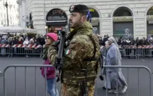 Latinoamericanos protestan en Roma contra los desalojos