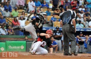 Escogido vence 6-4 al Licey; los Leones colocan la Serie Final 2-0