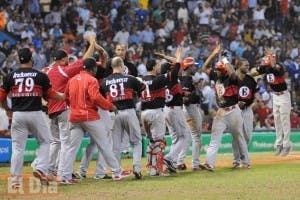 Leones del Escogido se coronan campeones 2015-2016