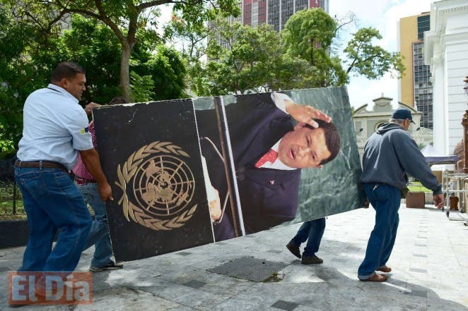 Retiran las imágenes de Chávez del Congreso venezolano