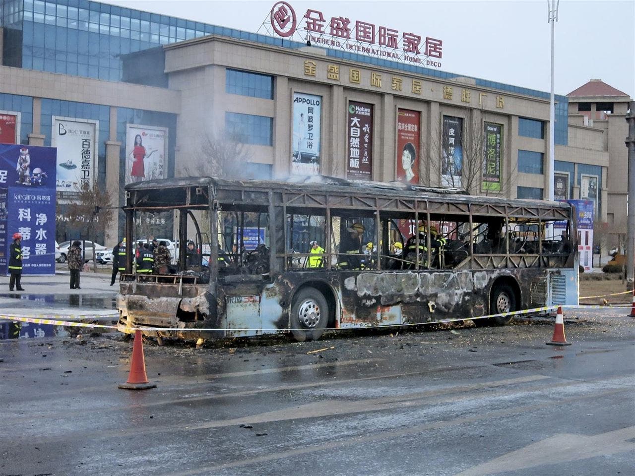 Incendio en autobús deja 17 muertos en China; hay una persona detenida