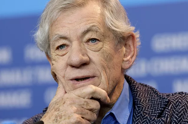 Actor Ian McKellen simpatiza con demandas de más presencia negra en el cine