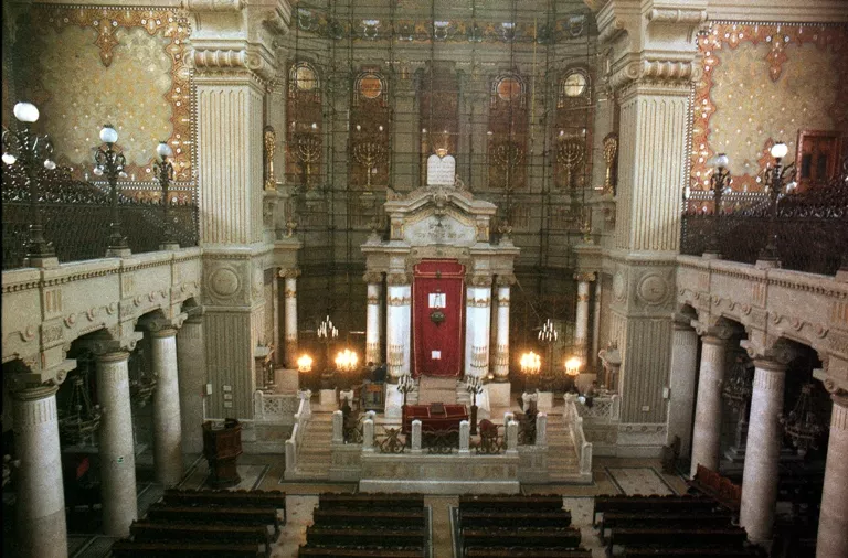 Papa visita sinagoga en señal de amistad