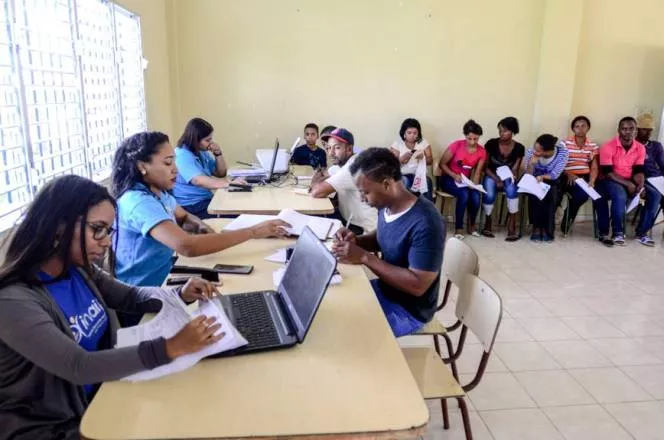 Inaipi y JCE entregan actas nacimiento a 109 niños en Los Guaricanos