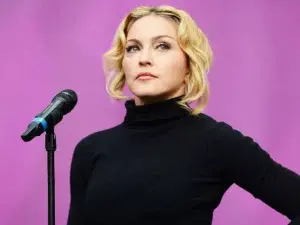 Madonna, “devastada” por la muerte de David Bowie