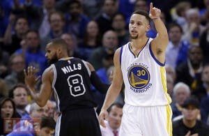 Curry y Warriors destrozan a Spurs