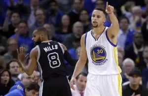 Curry y Warriors destrozan a Spurs