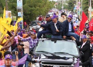 Danilo Medina extiende jornada proselitista a cinco días a la semana