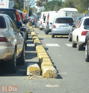 Choferes valoran pilotillos en vías; algunos los critican