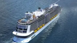 Crucero llega a puerto Florida tras afrontar temporal que dejó cuatro heridos