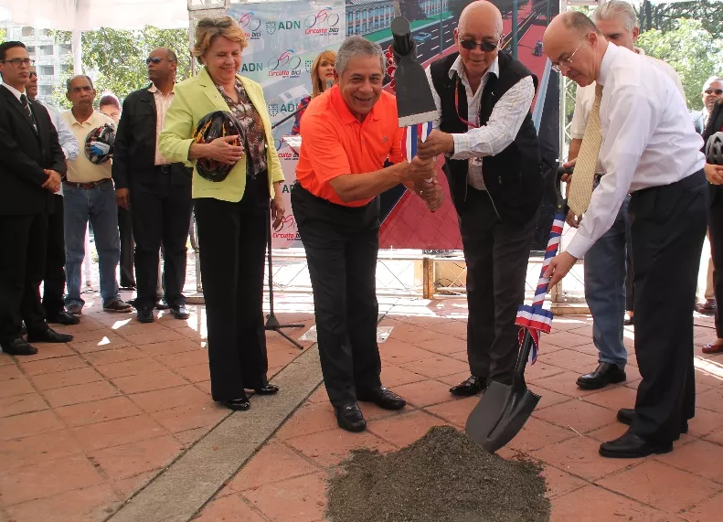 Roberto Salcedo inicia  el circuito Bici