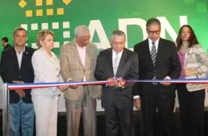 Alcalde Roberto Salcedo inaugura funeraria en sector Atlántida