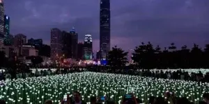 Hong Kong celebra San Valentín con 25.000 rosas de luz