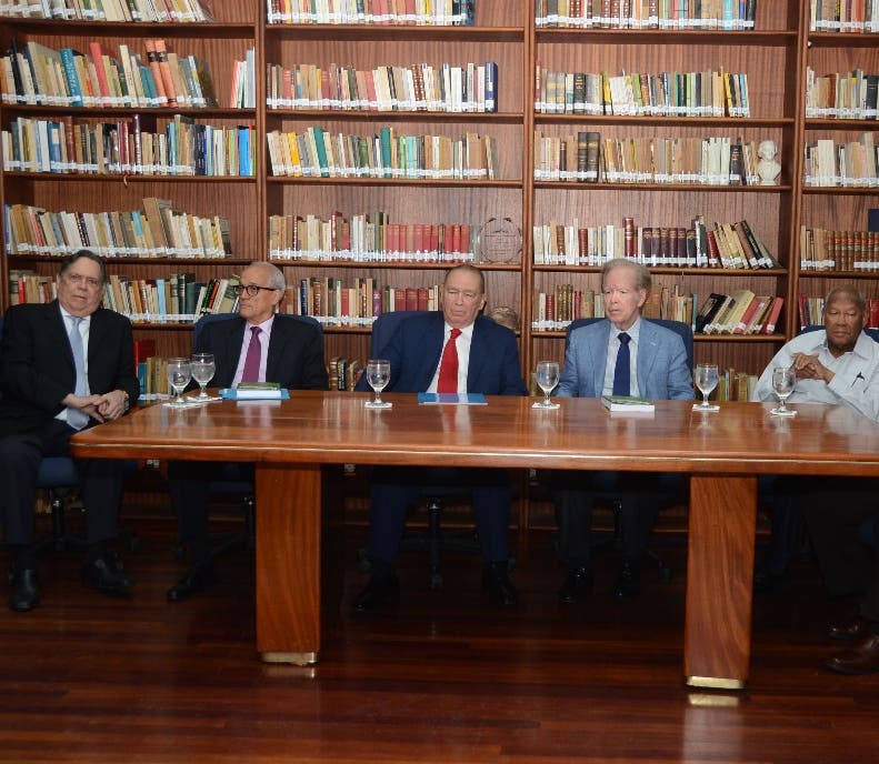 Morel Cerda presenta libro