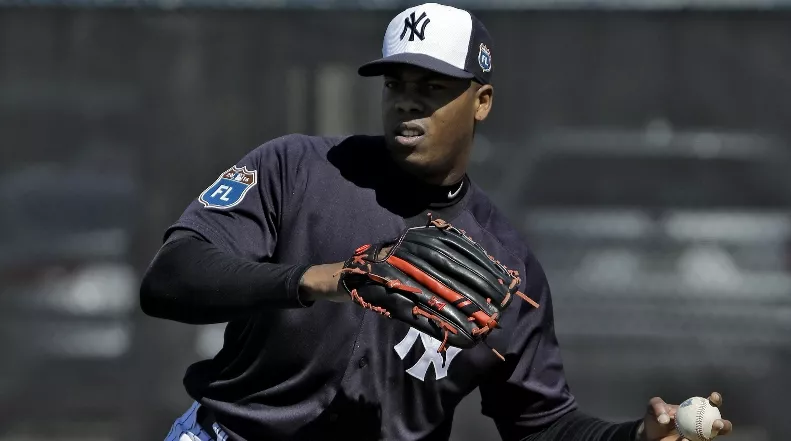 Chapman monta un show en primer bullpen con NY