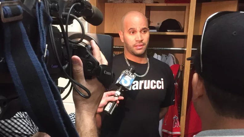 Pujols quiere jugar; médicos no