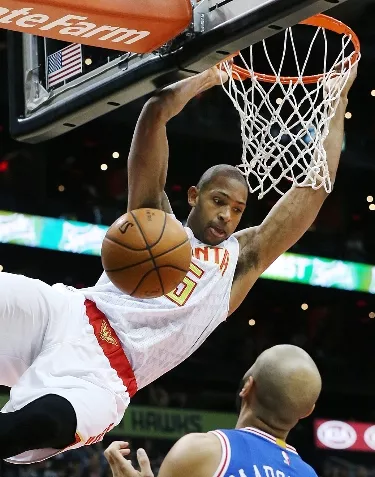 Al Horford continúa con  Atlanta Hawks