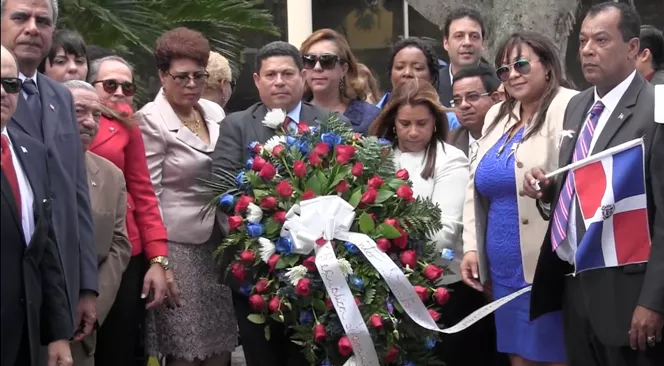 Consulado Dominicano en Puerto Rico deposita ofrenda floral por Independencia