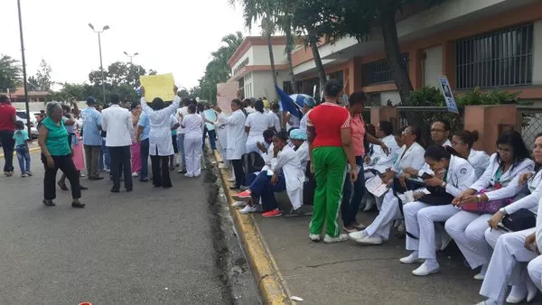 Se cumple paro médico por 48 horas en hospitales públicos y del IDSS