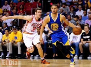 Curry y Thompson dan a los Warriors el triunfo