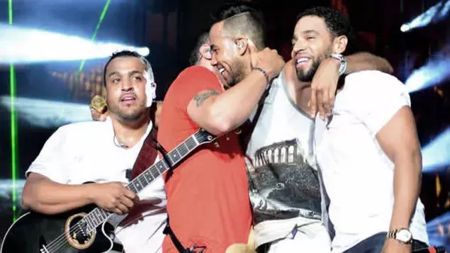 Aventura se presenta en Wrigley Field; primer concierto latino en 107 años