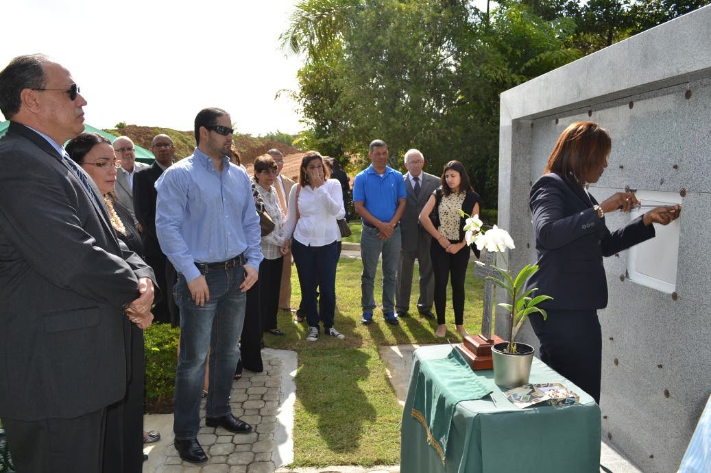 Depositan cenizas de Hamlet Hermann en Columbario Cementerio Puerta del Cielo