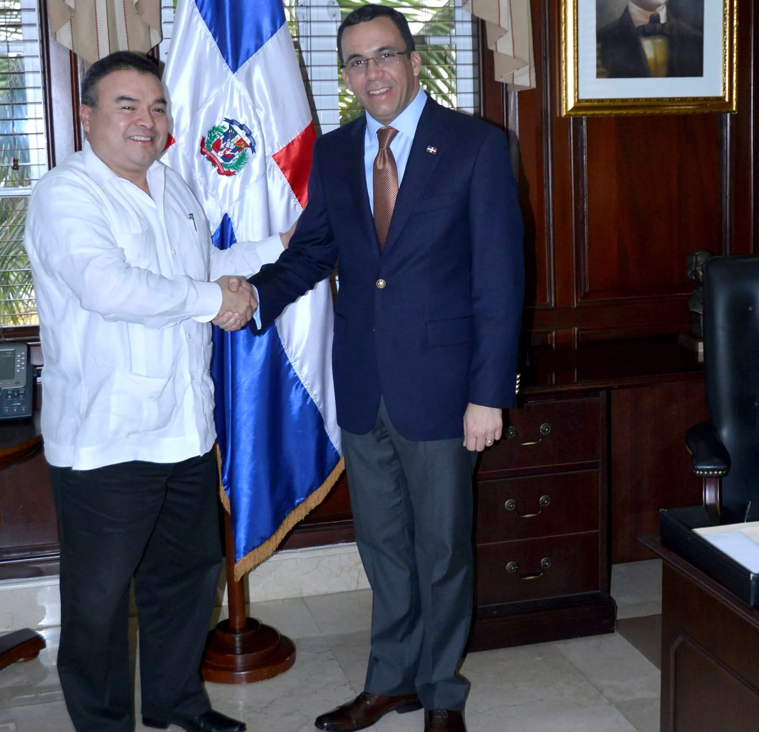 Canciller Navarro y secretario general adjunto de la OEA coordinan asamblea