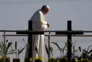 Papa: «tragedia humana, la migración forzada