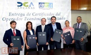 Aduanas certifica nuevas empresas en programa OEA-RD