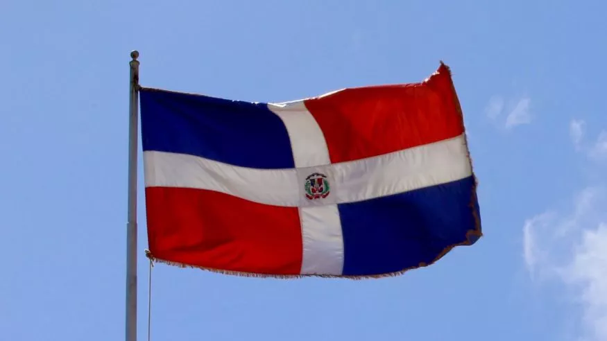 Ejecutivo rinde tributo a la Bandera Nacional