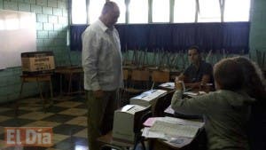 Costarricenses votan en comicios municipales