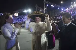 Papa visita a México tras cita histórica con patriarca ruso