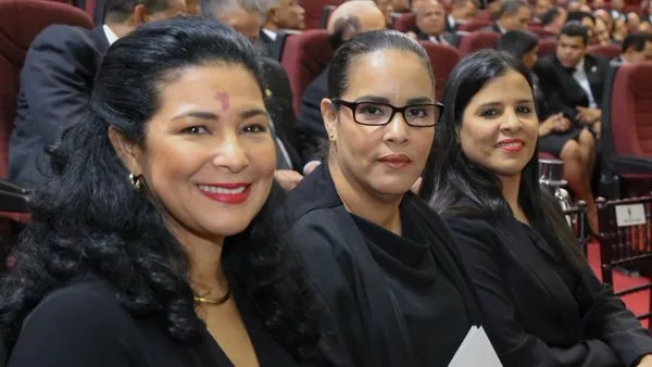 Danilo reconoce a Piky Lora, Laura Acosta y jueza Alba Beard por lucha Bahía de la Águilas