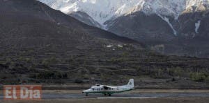 Mueren 23 personas al estrellarse un avión en Nepal