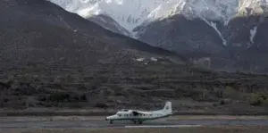 Mueren 23 personas al estrellarse un avión en Nepal