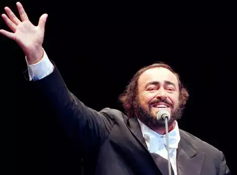 Hollywood coloca una estrella de Pavarotti 15 años después de su muerte