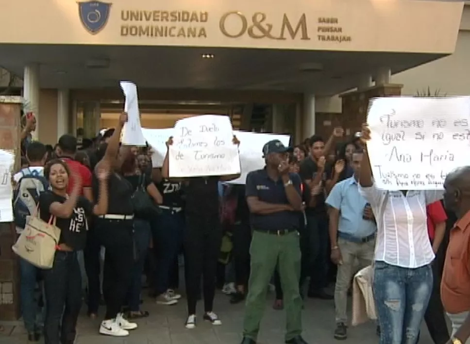 Estudiantes de carrera Turismo en O & M reclaman reposición de coordinadora