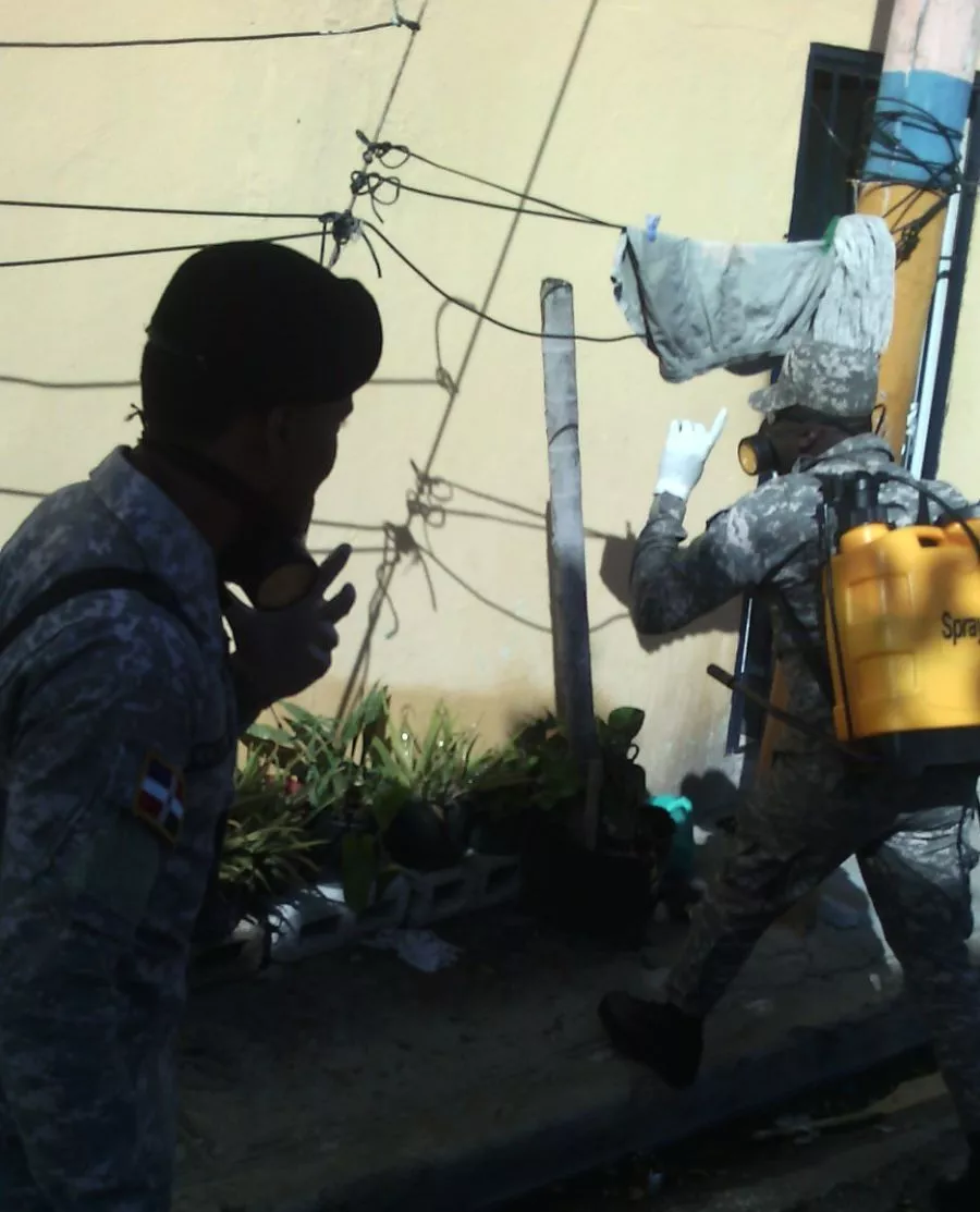 Armada continúa jornada contra el Zika