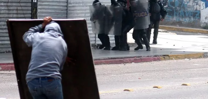 Dos policías muertos y cuatro heridos durante protesta estudiantil en Venezuela