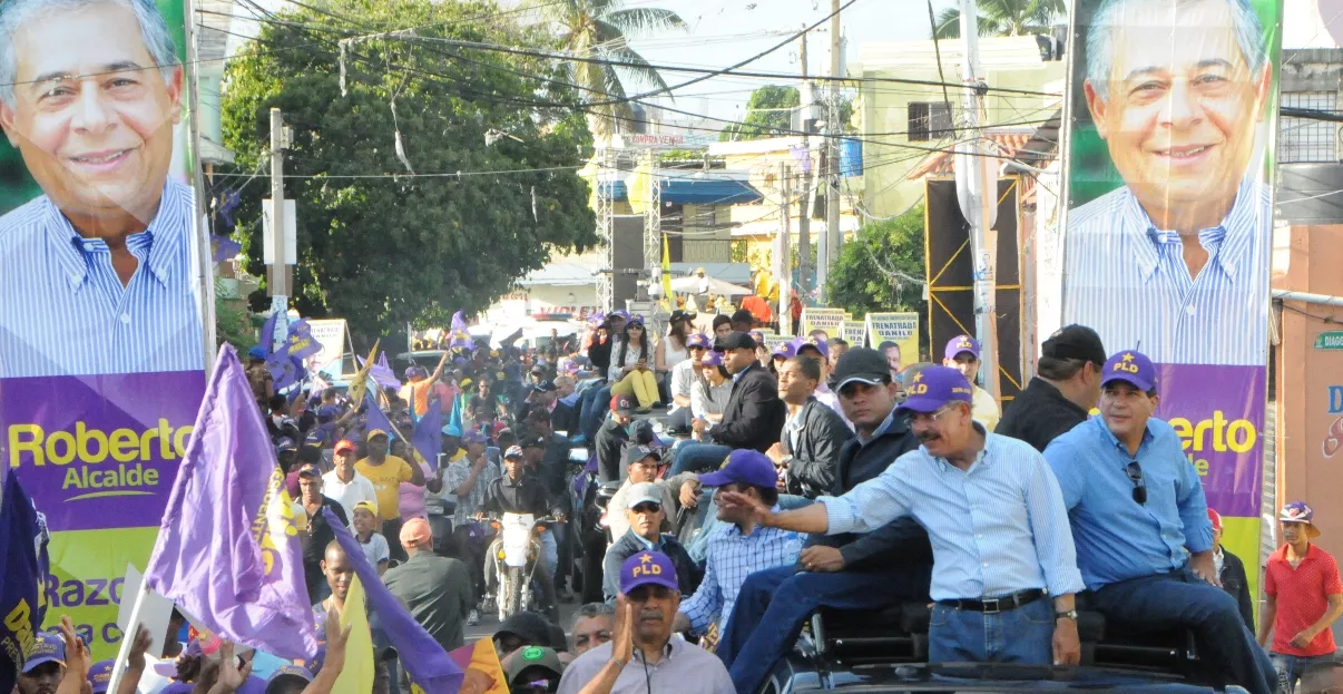 Medina recorre el DN con candidatos