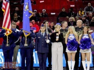 Giselle Tavera canta para NBA