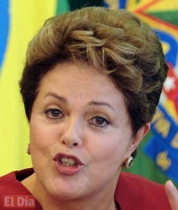 Dilma dice que no dejará poder