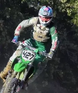 Raynear Mejía gana clásico de motocross