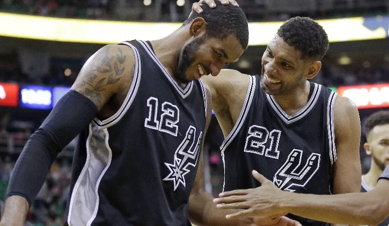 Spurs aseguran pase a playoffs