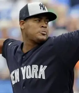 Derecho dominicano Iván Nova avanza en lucha por abrir en Yankees