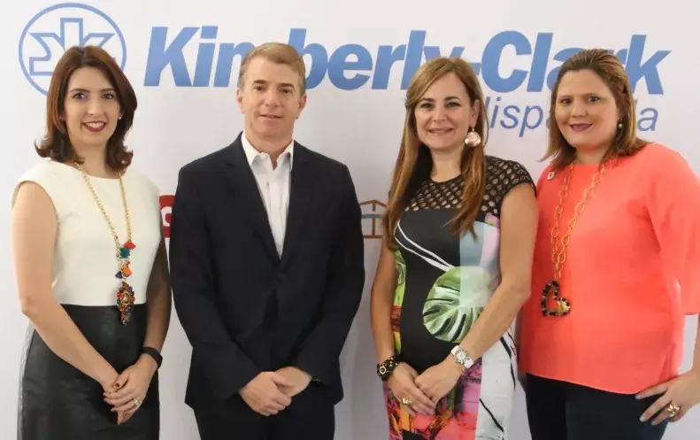 Kimberly Clark entrega un  donativo a Fundación