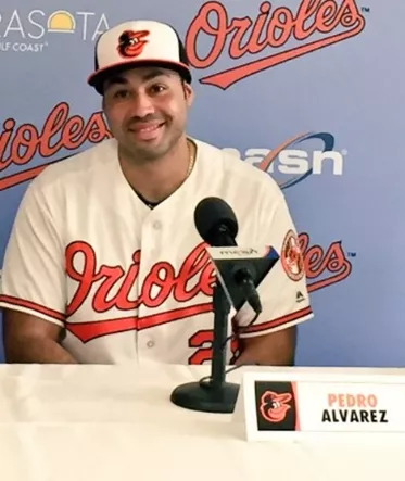 Orioles oficializan pacto con Pedro Álvarez