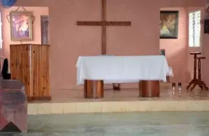 Delincuentes roban hasta copón de iglesia