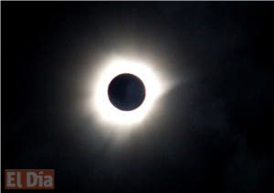 A qué hora los dominicanos podrán ver el eclipse solar  